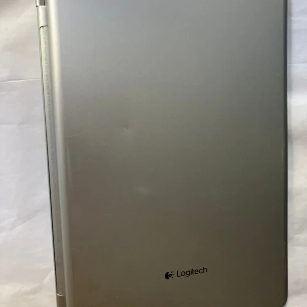 Back to School! Logitech Magnetic Ultrathin Keyboard (ipad not included)